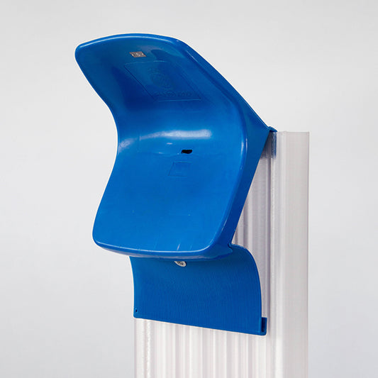 Asiento Original del Estadio Santiago Bernabéu con soporte de pared. Escudo del Real Madrid.