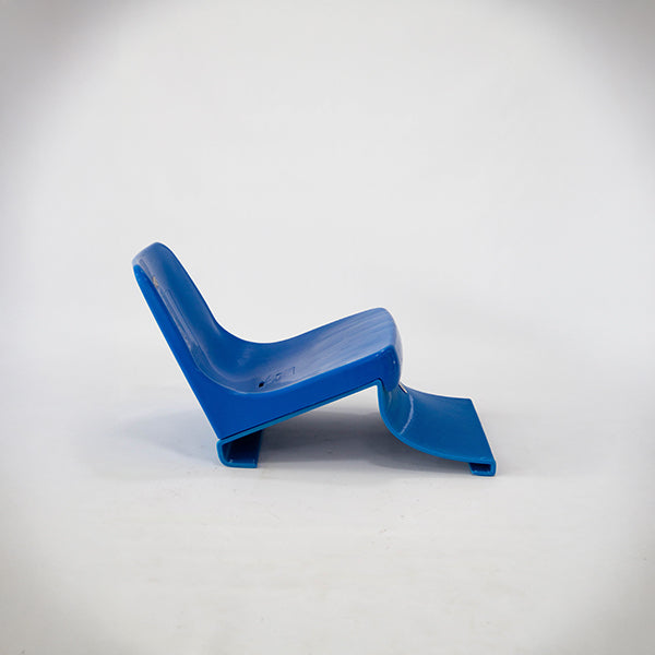 Asiento Original del Estadio Santiago Bernabéu con soporte de pared. Escudo del Real Madrid.