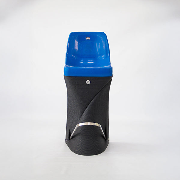 Asiento Original del Estadio Santiago Bernabéu con Taburete de impresión 3D. Escudo del Real Madrid. Edición carbono.